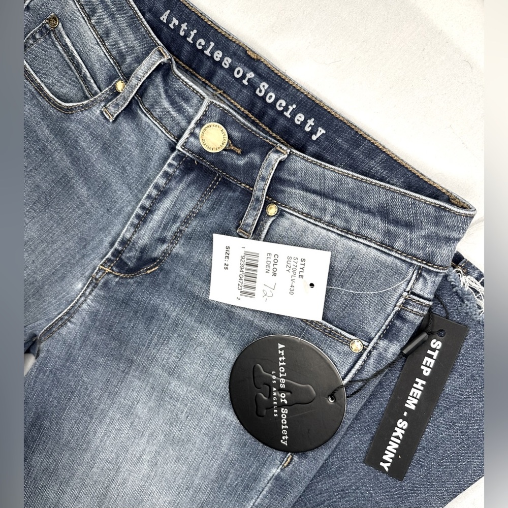 NWT Articles of Society “Suzy” Skinny Distressed Light Wash Jean, Size 25